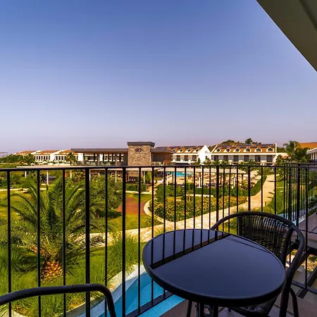 Jiva リゾート フェティエ